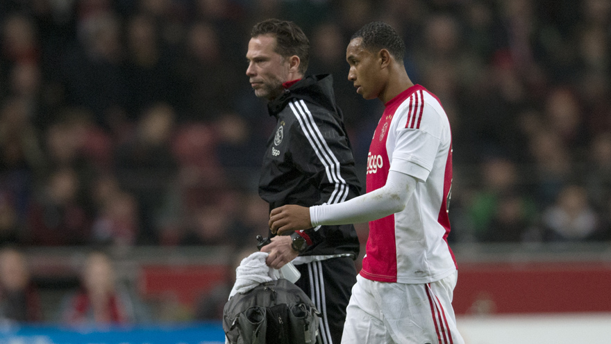 他却在场外 他却在场外